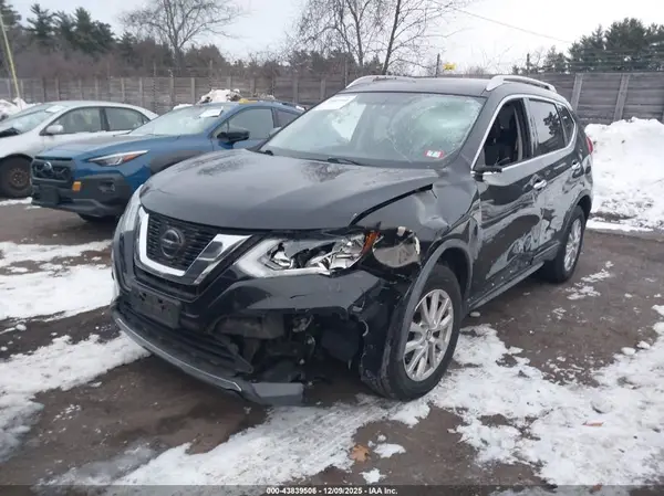 KNMAT2MV6JP578223 2018 NISSAN ROGUE - Image 2