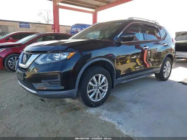 KNMAT2MV6JP578951 2018 NISSAN ROGUE - Image 2