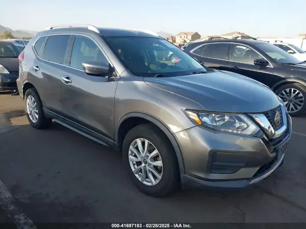 KNMAT2MV6JP581526 2018 NISSAN ROGUE - Image 1