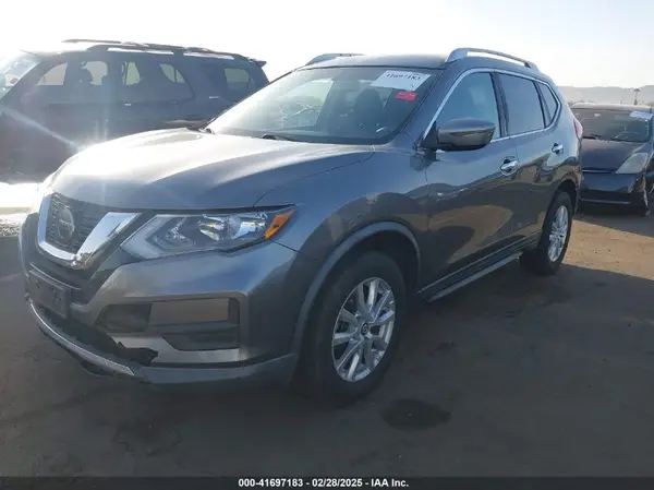 KNMAT2MV6JP581526 2018 NISSAN ROGUE - Image 2