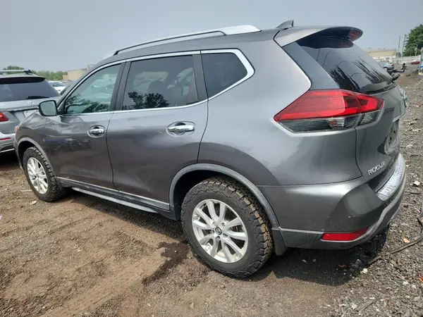 KNMAT2MV6JP582739 2018 NISSAN ROGUE - Image 2