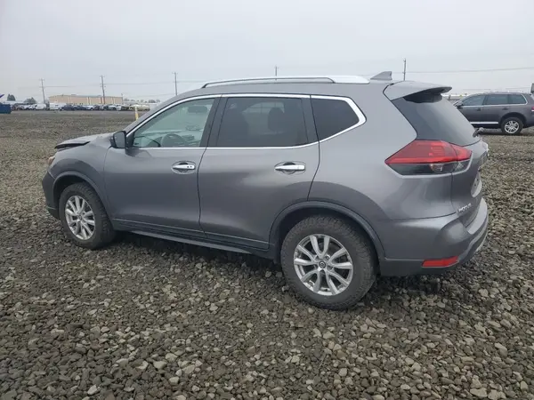 KNMAT2MV6JP585303 2018 NISSAN ROGUE - Image 2