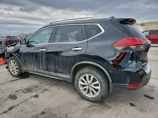 KNMAT2MV6JP588976 2018 NISSAN ROGUE - Image 2