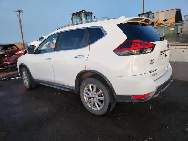 KNMAT2MV6JP591375 2018 NISSAN ROGUE - Image 2