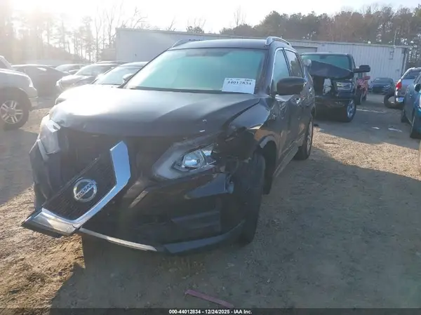 KNMAT2MV6JP592848 2018 NISSAN ROGUE - Image 2