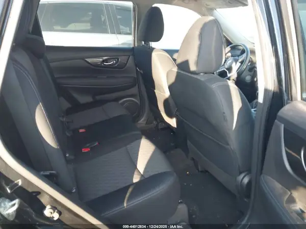 KNMAT2MV6JP592848 2018 NISSAN ROGUE - Image 8
