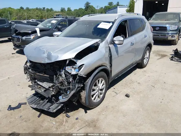 KNMAT2MV6JP594969 2018 NISSAN ROGUE - Image 2