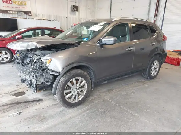 KNMAT2MV6JP597404 2018 NISSAN ROGUE - Image 2