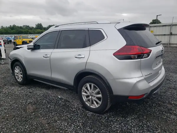 KNMAT2MV6JP610071 2018 NISSAN ROGUE - Image 2
