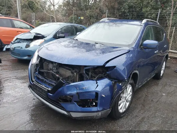 KNMAT2MV6JP611768 2018 NISSAN ROGUE - Image 2