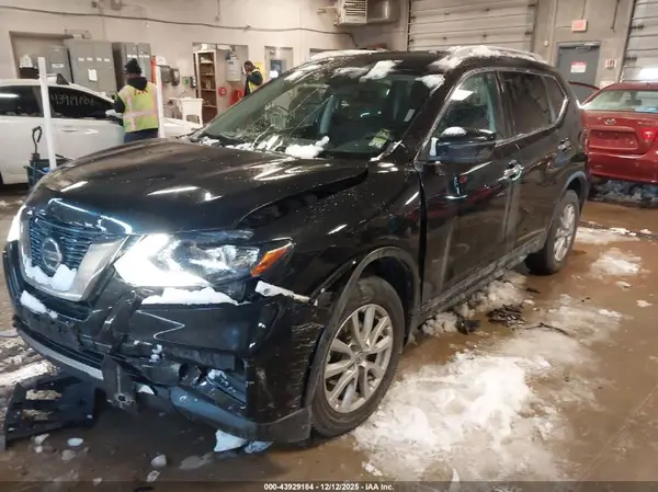 KNMAT2MV6JP613665 2018 NISSAN ROGUE - Image 2