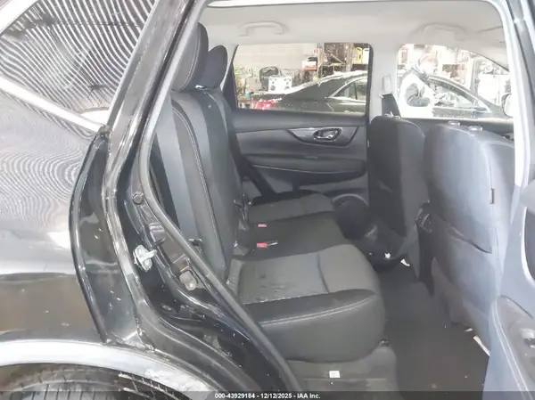 KNMAT2MV6JP613665 2018 NISSAN ROGUE - Image 8