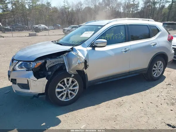 KNMAT2MV6JP619742 2018 NISSAN ROGUE - Image 2
