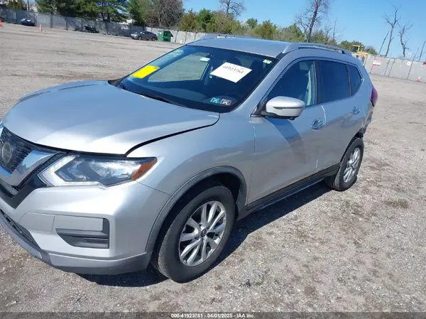 KNMAT2MV6JP619997 2018 NISSAN ROGUE - Image 2