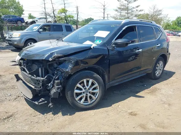 KNMAT2MV6JP621037 2018 NISSAN ROGUE - Image 2