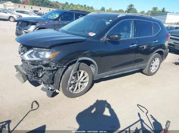 KNMAT2MV6JP621264 2018 NISSAN ROGUE - Image 2