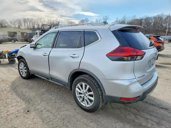 KNMAT2MV6JP622768 2018 NISSAN ROGUE - Image 2