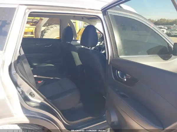 KNMAT2MV6KP509940 2019 NISSAN ROGUE - Image 8