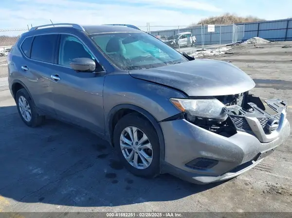 KNMAT2MV7GP667338 2016 NISSAN ROGUE - Image 1