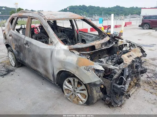 KNMAT2MV7GP697164 2016 NISSAN ROGUE - Image 1