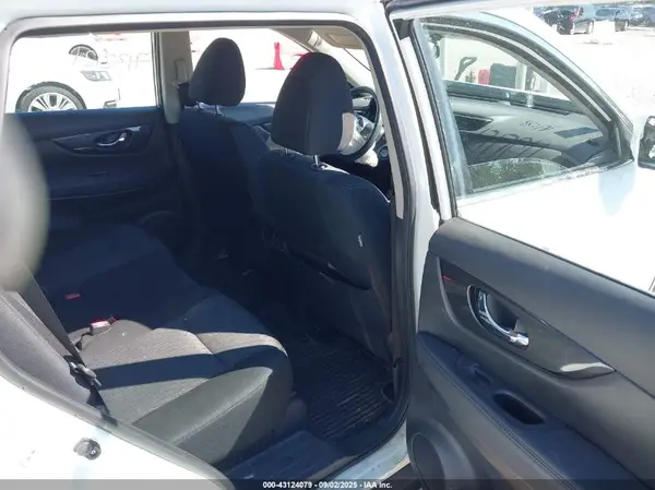 KNMAT2MV7HP501998 2017 NISSAN ROGUE - Image 8