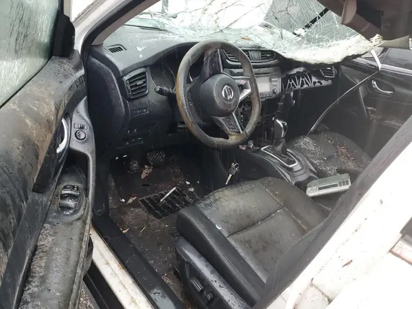KNMAT2MV7HP505758 2017 NISSAN ROGUE - Image 8