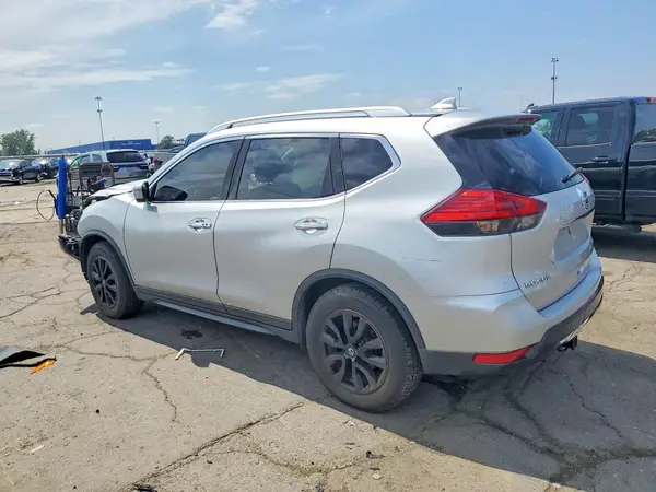 KNMAT2MV7HP506537 2017 NISSAN ROGUE - Image 2