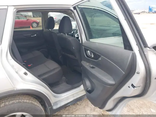 KNMAT2MV7HP508305 2017 NISSAN ROGUE - Image 8