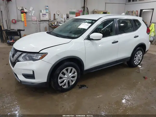 KNMAT2MV7HP509695 2017 NISSAN ROGUE - Image 2