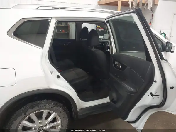 KNMAT2MV7HP520101 2017 NISSAN ROGUE - Image 8