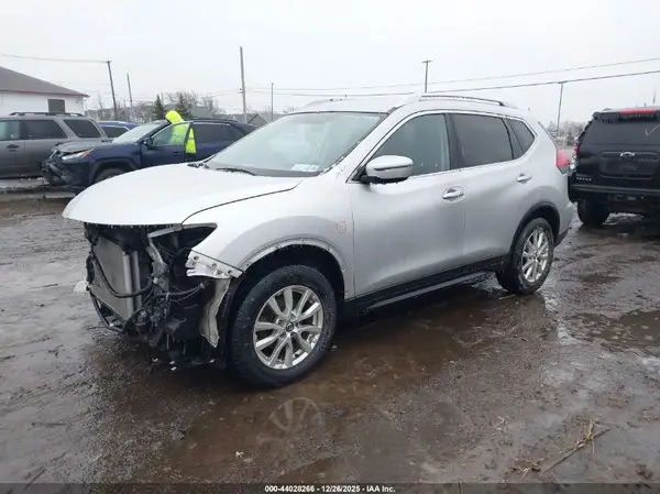 KNMAT2MV7HP528280 2017 NISSAN ROGUE - Image 2