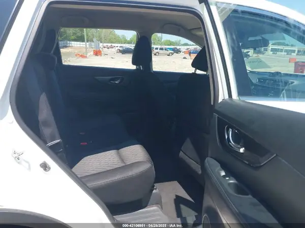 KNMAT2MV7HP533088 2017 NISSAN ROGUE - Image 8