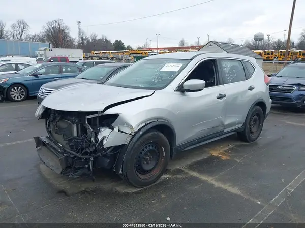 KNMAT2MV7HP546827 2017 NISSAN ROGUE - Image 2
