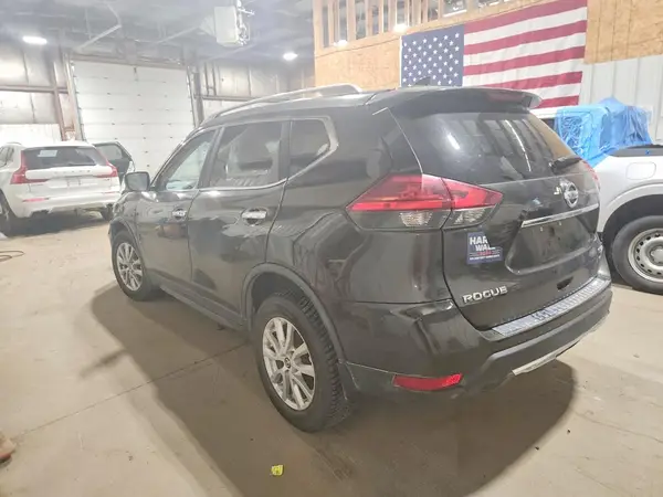 KNMAT2MV7HP553793 2017 NISSAN ROGUE - Image 2