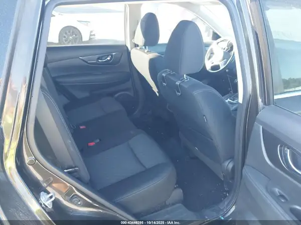 KNMAT2MV7HP553924 2017 NISSAN ROGUE - Image 8