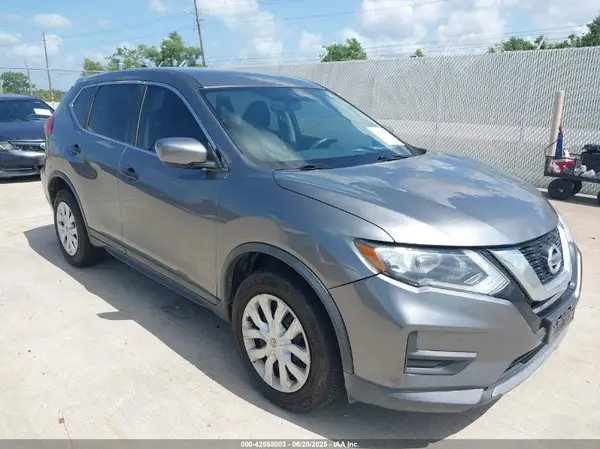 KNMAT2MV7HP555723 2017 NISSAN ROGUE - Image 1