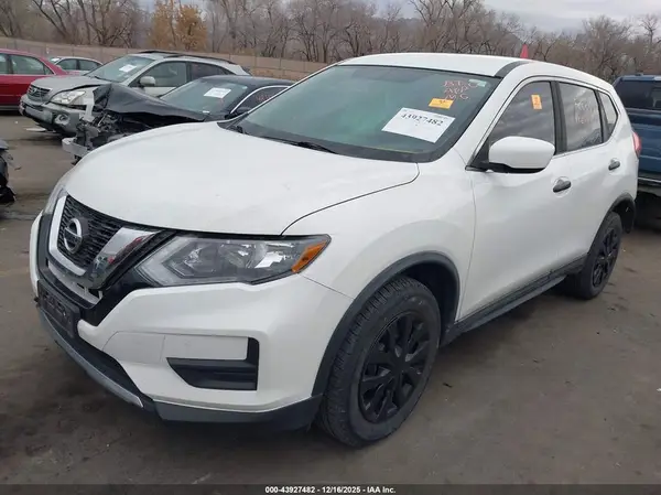 KNMAT2MV7HP561389 2017 NISSAN ROGUE - Image 2