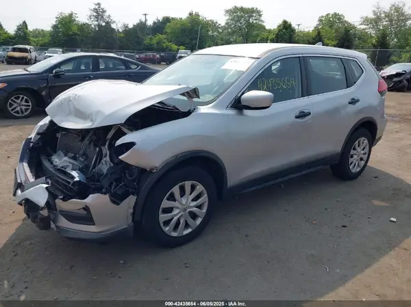 KNMAT2MV7HP565670 2017 NISSAN ROGUE - Image 2