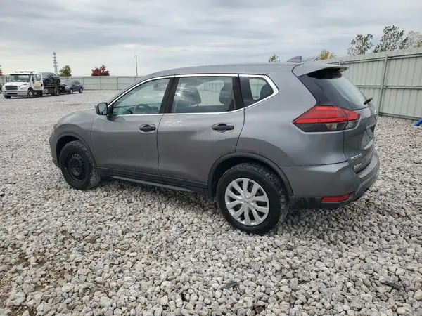 KNMAT2MV7HP565698 2017 NISSAN ROGUE - Image 2