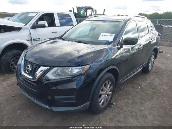 KNMAT2MV7HP569752 2017 NISSAN ROGUE - Image 2