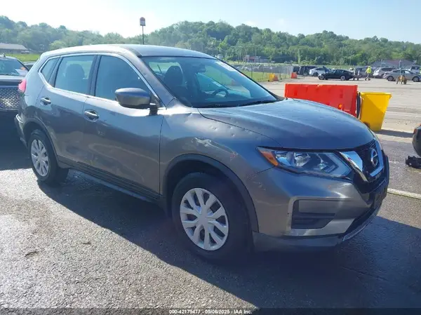 KNMAT2MV7HP570478 2017 NISSAN ROGUE - Image 1