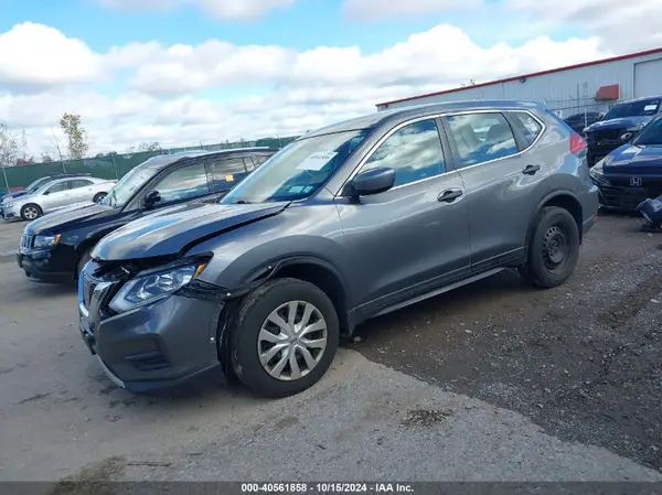 KNMAT2MV7HP572392 2017 NISSAN ROGUE - Image 2