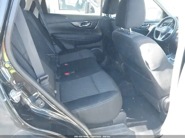 KNMAT2MV7HP573199 2017 NISSAN ROGUE - Image 8