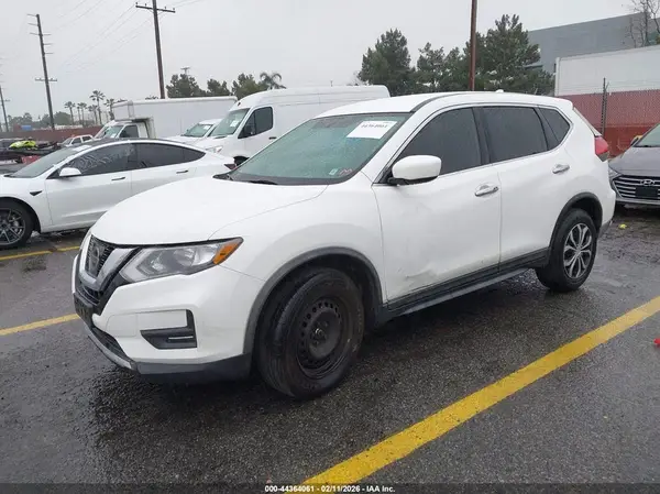 KNMAT2MV7HP576989 2017 NISSAN ROGUE - Image 2