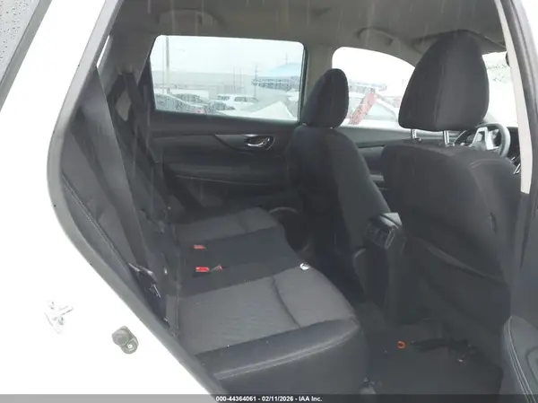 KNMAT2MV7HP576989 2017 NISSAN ROGUE - Image 8