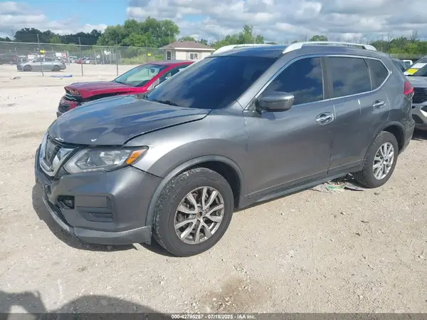 KNMAT2MV7HP577303 2017 NISSAN ROGUE - Image 2