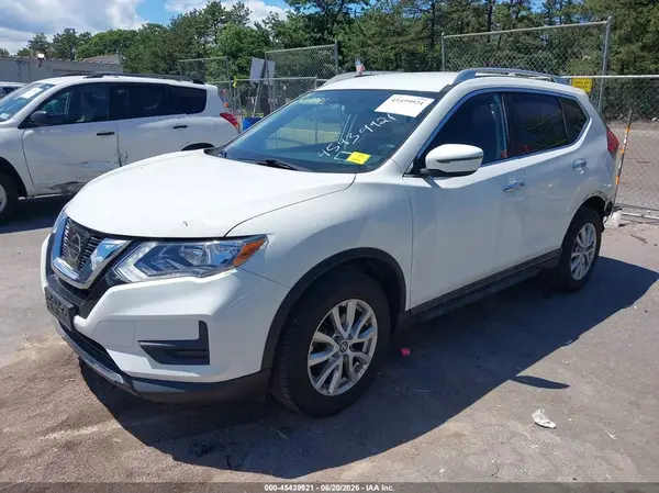 KNMAT2MV7HP579066 2017 NISSAN ROGUE - Image 2