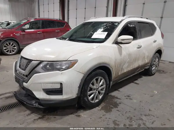 KNMAT2MV7HP579701 2017 NISSAN ROGUE - Image 2