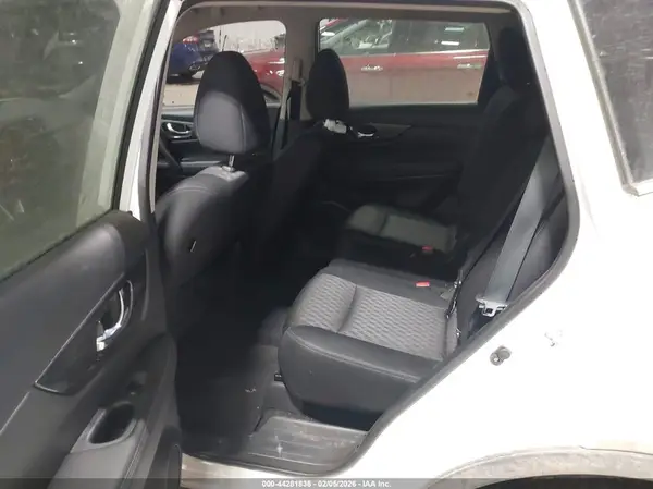 KNMAT2MV7HP579701 2017 NISSAN ROGUE - Image 8