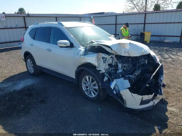 KNMAT2MV7HP580637 2017 NISSAN ROGUE - Image 1